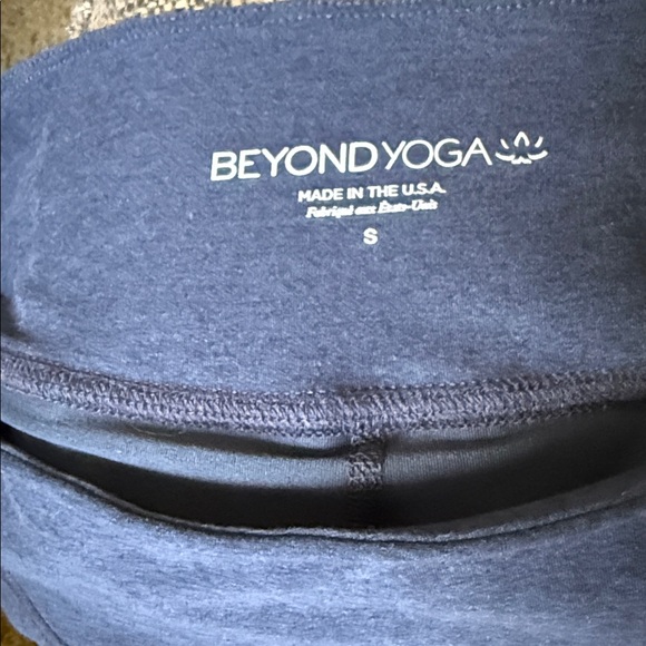 Beyond Yoga Spacedye Hot Shot Circle Skirt
Skort Sz S Built in Shorts w/pockets - Picture 5 of 5